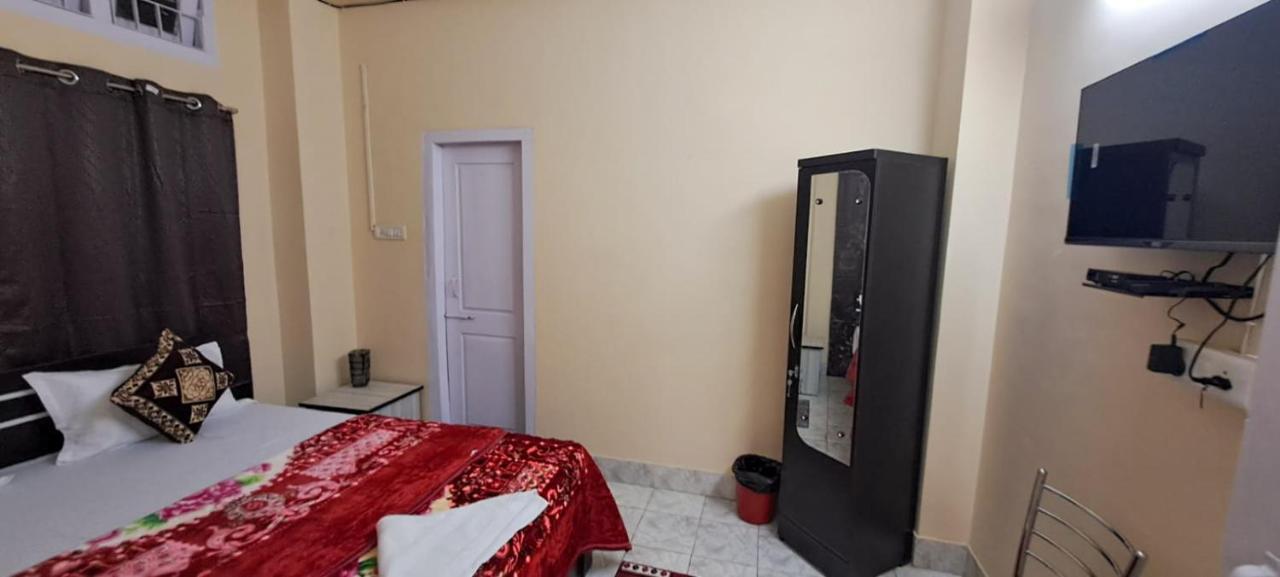 Green Vista Homestay Guwahati Luaran gambar