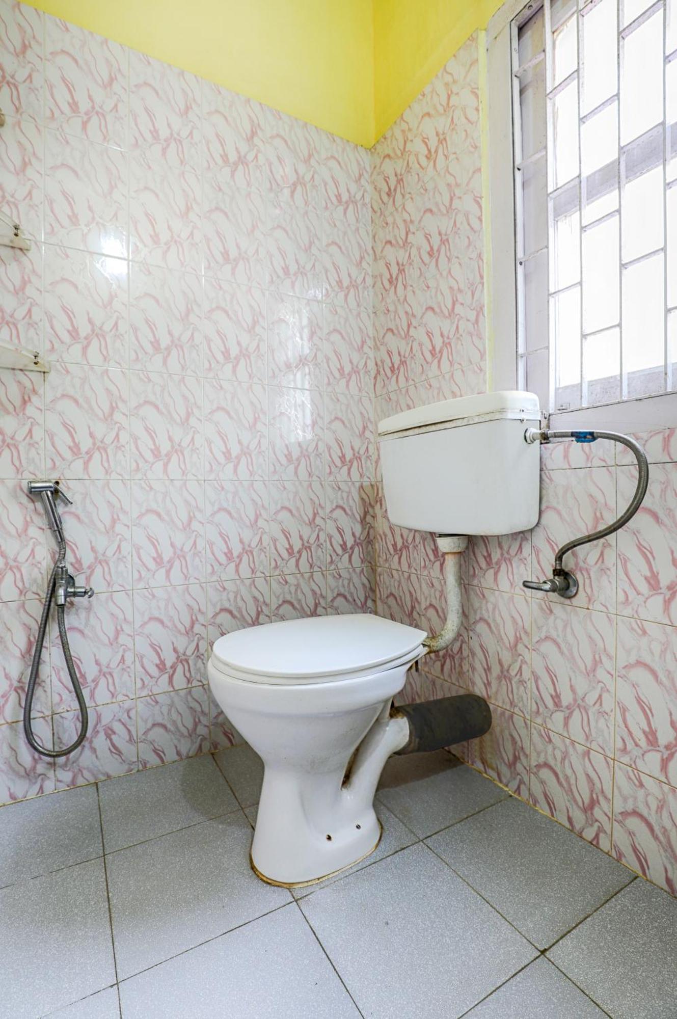 Green Vista Homestay Guwahati Luaran gambar