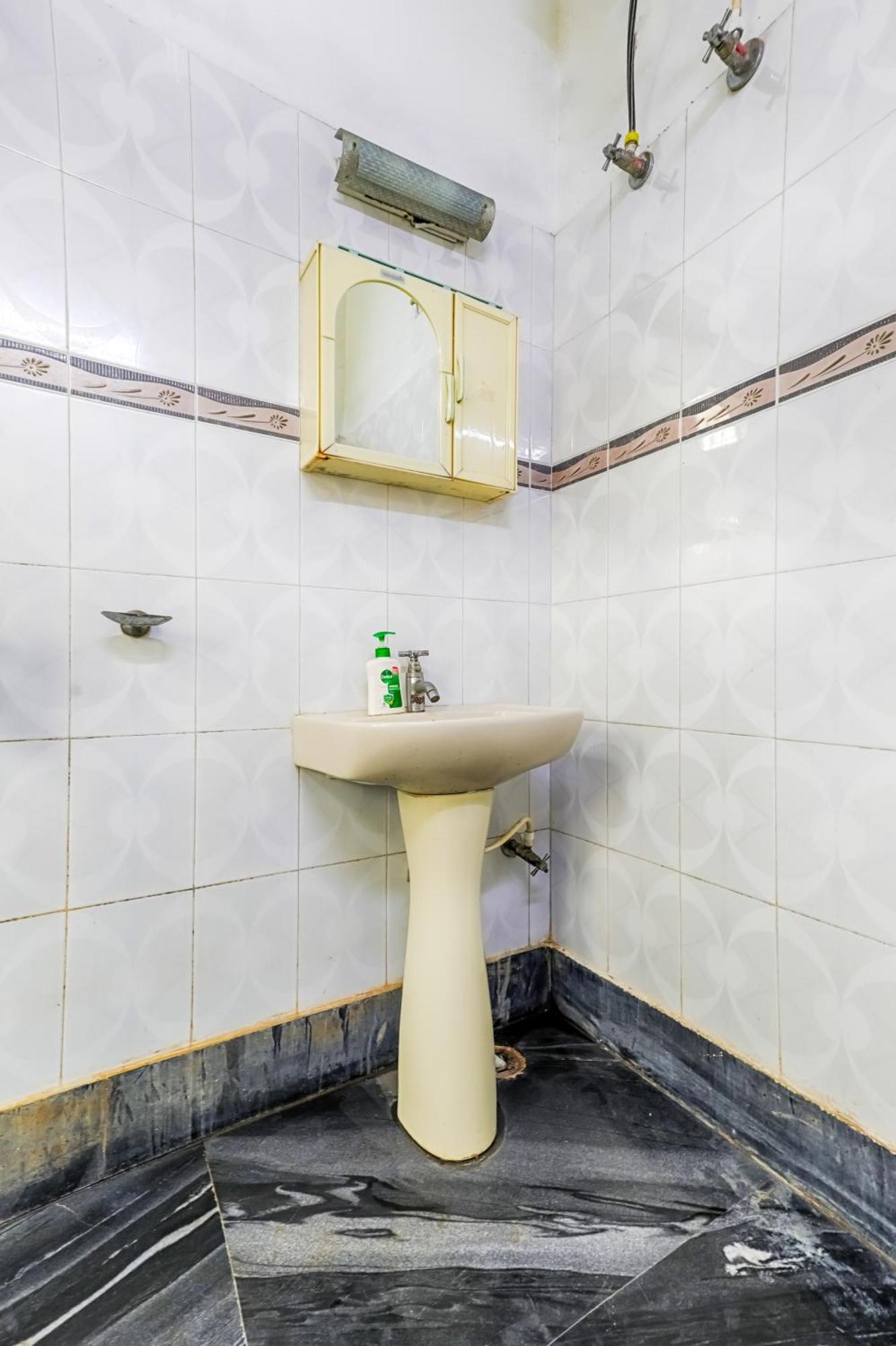 Green Vista Homestay Guwahati Luaran gambar